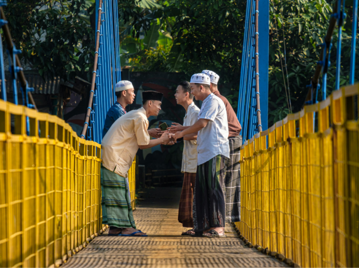 BUKAN SEKADAR KAIN: RAHASIA DI BALIK SARUNG SANTRI