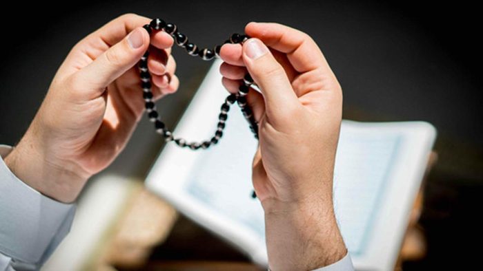 ISTIGHFAR: DEFINISI & MANFAATNYA