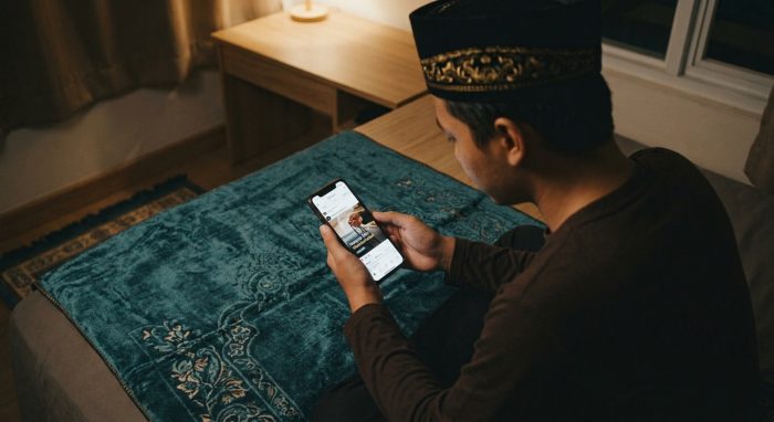 Menjaga Niat di Balik Layar: Fenomena Konten Ibadah di Media Sosial